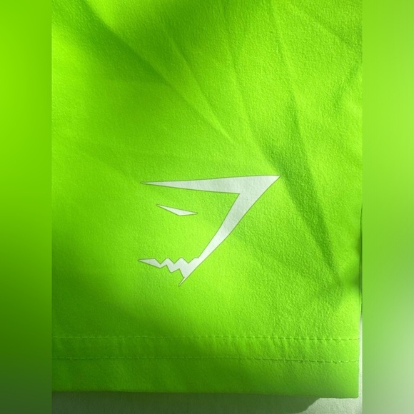 Gymshark Lightweight Neon Green Shorts 7” with zippered pockets, Size Medium - Picture 6 of 10